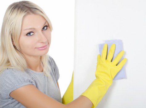 Emergency response and wet floor safety during cleaning